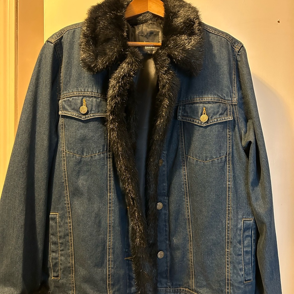 Denim Jacket with Faux Fur Collar. dennis basso “heavy” Jean coat. Lg